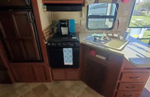 East Jordan House | Inviting Camping Retreat with Breakfast & Family Amenities