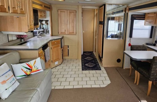 East Jordan House | Inviting Camping Retreat with Breakfast & Family Amenities