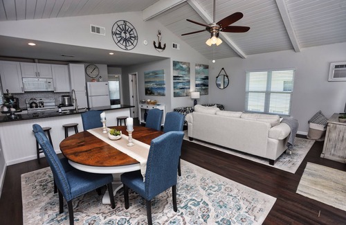 Galveston House | Cozy Canal home 2 minutes from the Beach and fishing in the backyard.
