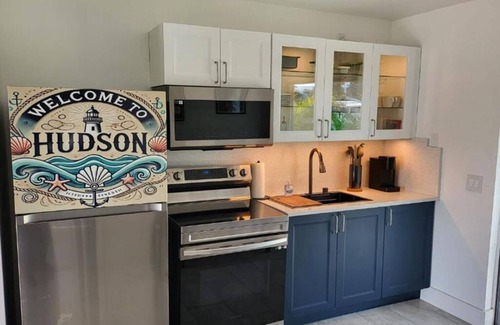 Hudson House | Cozy Canal Home