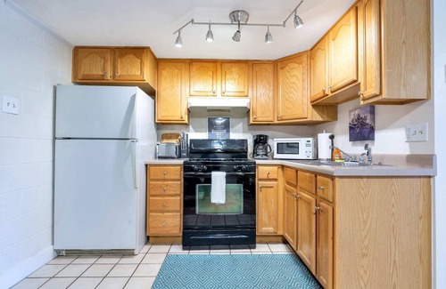 Canyon Rim Apartment | Inviting Canyon Rim: Self Check-In & Pet-Friendly Comfort
