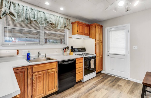 Middletown Cottage | Welcoming Cape Cod Retreat Near Hershey Entertainment