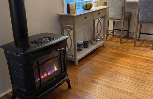 Peterborough House | Cozy Cape. Guest favorite. 2-bedroom house close to downtown Peterborough, NH