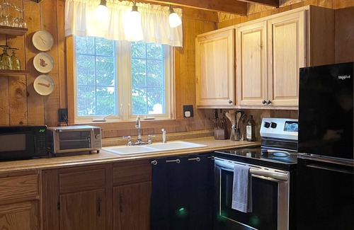 Carrabassett Valley Cabin | Inviting Carrabassett Cabin – Steps from Sugarloaf Mountain!