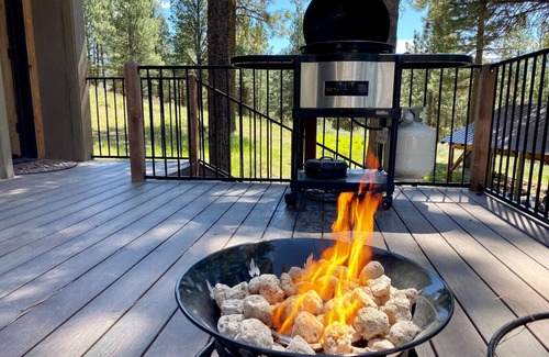 Cascade Ski Chalet | Cozy Cascade Cabin: Pet-Friendly Retreat Near the Lake