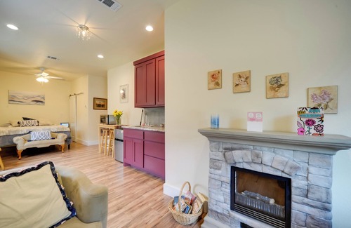 Cottonwood Shores Apartment | Charming Casita & Cabana with Lake Views and Spa Access
