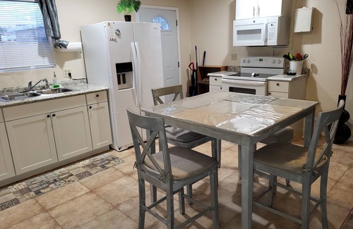 Youngtown Apartment | Tranquil Casita Near Scenic Pond - Guest Rated 10/10