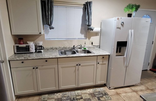 Youngtown Apartment | Tranquil Casita Near Scenic Pond - Guest Rated 10/10