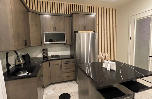Hurricane House | Cozy Casita stay for 2 in Hurricane with hot tub and 65” TV and WiFi