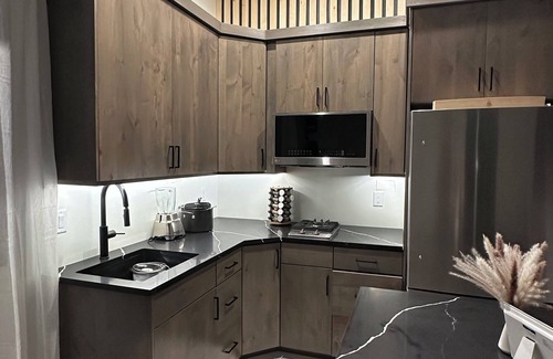 Hurricane House | Cozy Casita stay for 2 in Hurricane with hot tub and 65” TV and WiFi