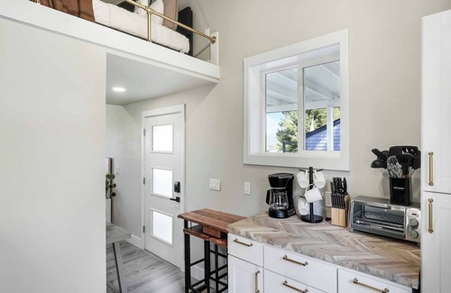 West Salem Apartment | Cozy Castle for extended stay ~ pet friendly! laundry, kitchenette, private yard