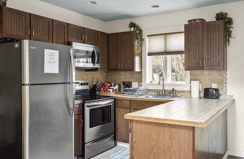 Catskill Cabin | Inviting Catskill Cabin Near Downtown with Spa & Pet Options