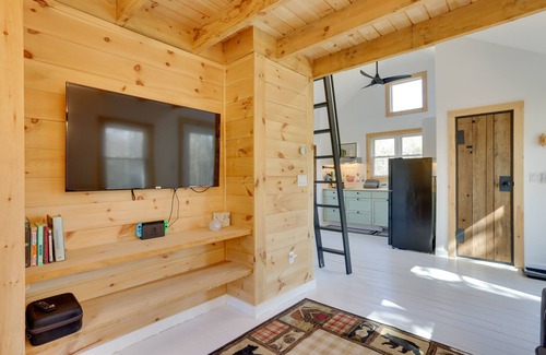 Swan Lake Cottage | Charming Catskills Tiny Home - Walk to Bethel Woods!