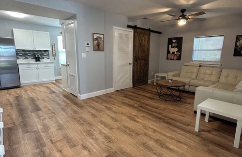 Taylor Creek House | Charming Cattle View Cottage: Pet Friendly & Family Ready