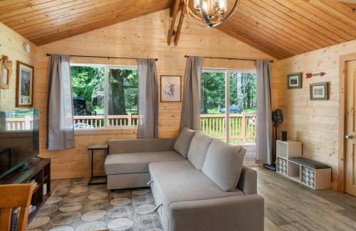 Ashford House | Inviting Cedar Cabin Near Mt. Rainier with Family Amenities