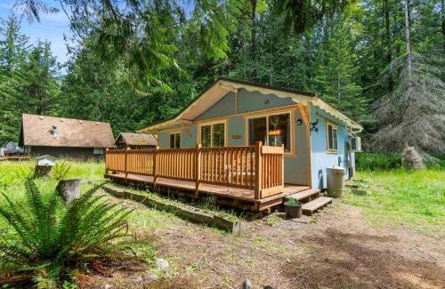 Ashford House | Inviting Cedar Cabin Near Mt. Rainier with Family Amenities