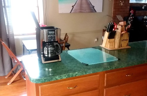Calvert Beach-Long Beach House | Beach Access Cozy Cedar Cottage with Spa & Ocean Views