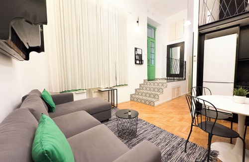 Terezvaros Apartment | Discover The Green Piano: Family-Friendly Central Retreat