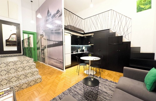 Terezvaros Apartment | Discover The Green Piano: Family-Friendly Central Retreat
