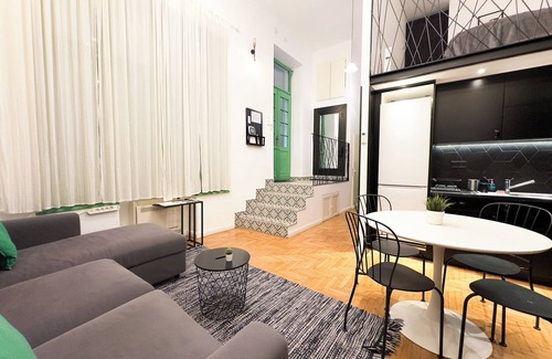 Terezvaros Apartment | Discover The Green Piano: Family-Friendly Central Retreat