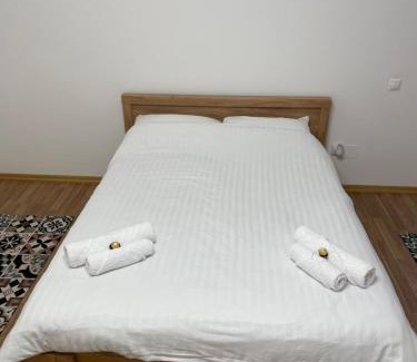Sighetu Marmatiei Apartment | Guest Rated Central Apartment – Ideal for Families!