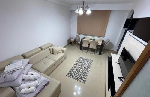 Sighetu Marmatiei Apartment | Guest Rated Central Apartment – Ideal for Families!