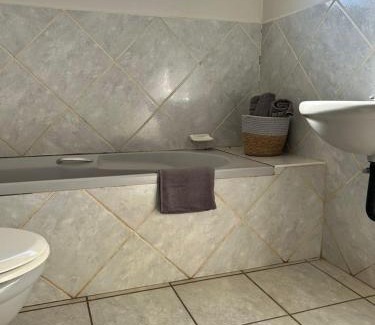Hhohho House | Inviting Central Ezulwini with Family-Friendly Amenities