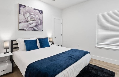 St. Johns House | Cozy & Central ~ Close to i35 and 5M to Downtown!