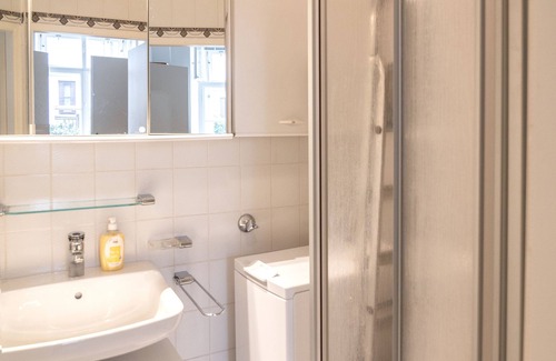 Sankt Ulrich Apartment | Inviting Central Flat in Spittelberg with Breakfast Included