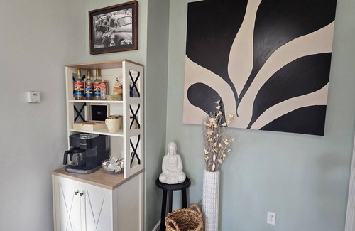 Mentor House | Pet-Friendly Retreat with Hot Tub & Ocean Views, Rated 10/10