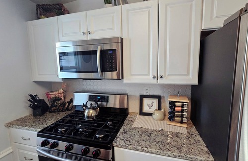 Mentor House | Pet-Friendly Retreat with Hot Tub & Ocean Views, Rated 10/10