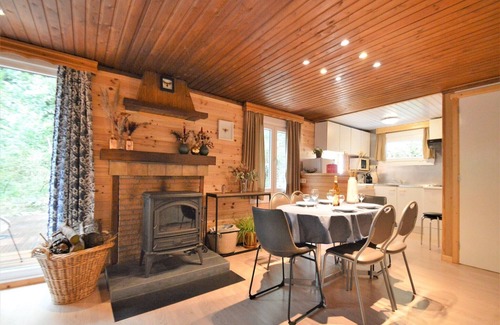 Grandham Ski Chalet | Inviting Chalet with Private Terrace and Pet-Friendly Perks