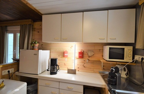 Grandham Ski Chalet | Inviting Chalet with Private Terrace and Pet-Friendly Perks