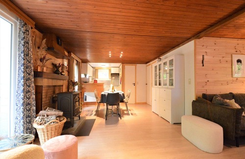 Grandham Ski Chalet | Inviting Chalet with Private Terrace and Pet-Friendly Perks