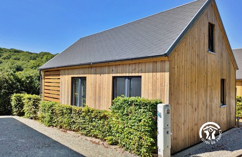 Saint-Berthevin Cottage | Cozy chalet for 4, terrace, 2 bedrooms at Coupeau camping