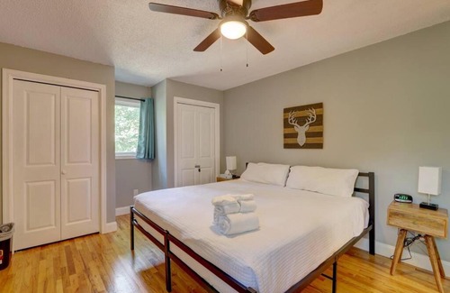 East Stroudsburg House | Inviting Chalet with Game Room and Fireplace, 10/10 Rated
