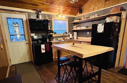 Kimball Lake Shores Cabin | Relaxing Chalet with Hot Tub & Pet-Friendly Comfort