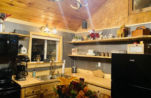 Kimball Lake Shores Cabin | Relaxing Chalet with Hot Tub & Pet-Friendly Comfort
