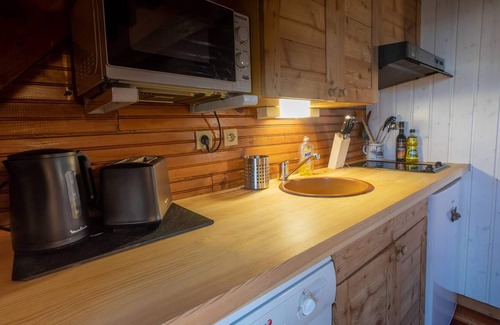 Les Angles Ski Chalet | Cozy chalet near slopes with balcony and garden