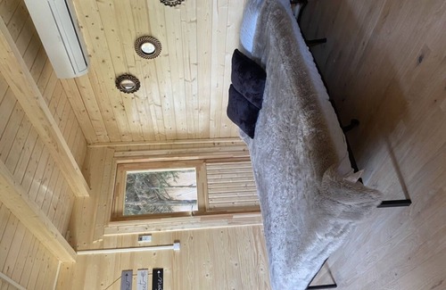 Lancon-Provence Ski Chalet | Charming Chalet Retreat with Private Pool for Family Fun