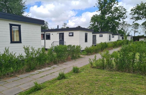 Hensbroek Ski Chalet | Charming Chalet Retreat with 3 Bedrooms Near Alkmaar