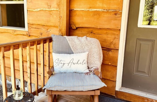 Richland Ski Chalet | Inviting Chalet Retreat with Lake Views and Pool Access