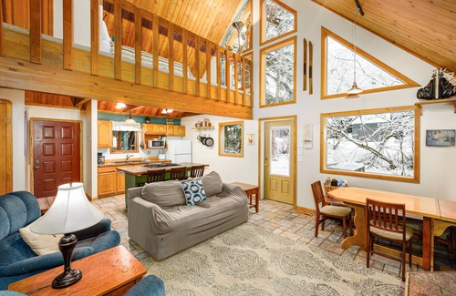 Alyeska Ski Chalet | Inviting Chalet with Private Hot Tub & Slope Access - Pets Welcome
