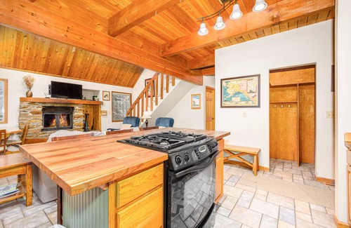 Alyeska Ski Chalet | Inviting Chalet with Private Hot Tub & Slope Access - Pets Welcome