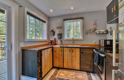 Chertsey House | Tranquil Chalet with River Access, Sauna & Pet-Friendly Stay