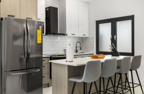 Ponton Condo | Cozy & Charming 2BR Oasis at Ponton Paradise by Bocobay