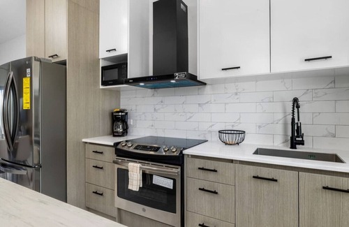 Ponton Condo | Cozy & Charming 2BR Oasis at Ponton Paradise by Bocobay