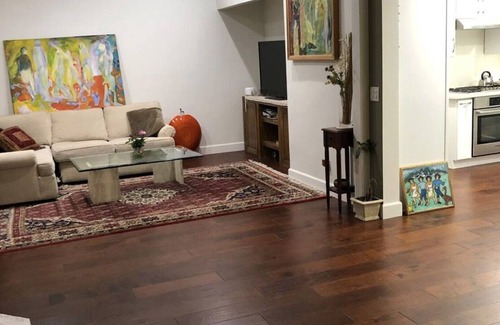Tarzana House | Family-Friendly Home Steps from Park & Ventura Blvd