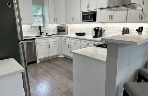 Oak Cliff House | Inviting House Near Bishop Arts with Family-Friendly Amenities