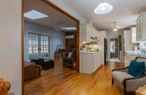 Waterford House | Inviting Ranch Retreat on 2.5 Acres for Nature Lovers
